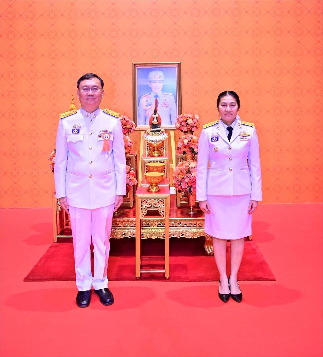 กปน. รับพระราชทานเข็มที่ระลึกในฐานะคณะกรรมการอำนวยการจัดงาน พร้อมร่วมพิธีเปิดงาน “เพื่อนพึ่ง (ภาฯ) เฉลิมพระเกียรติพระบาทสมเด็จพระเจ้าอยู่หัว ทรงเจริญพระชนมพรรษา 72 พรรษา”