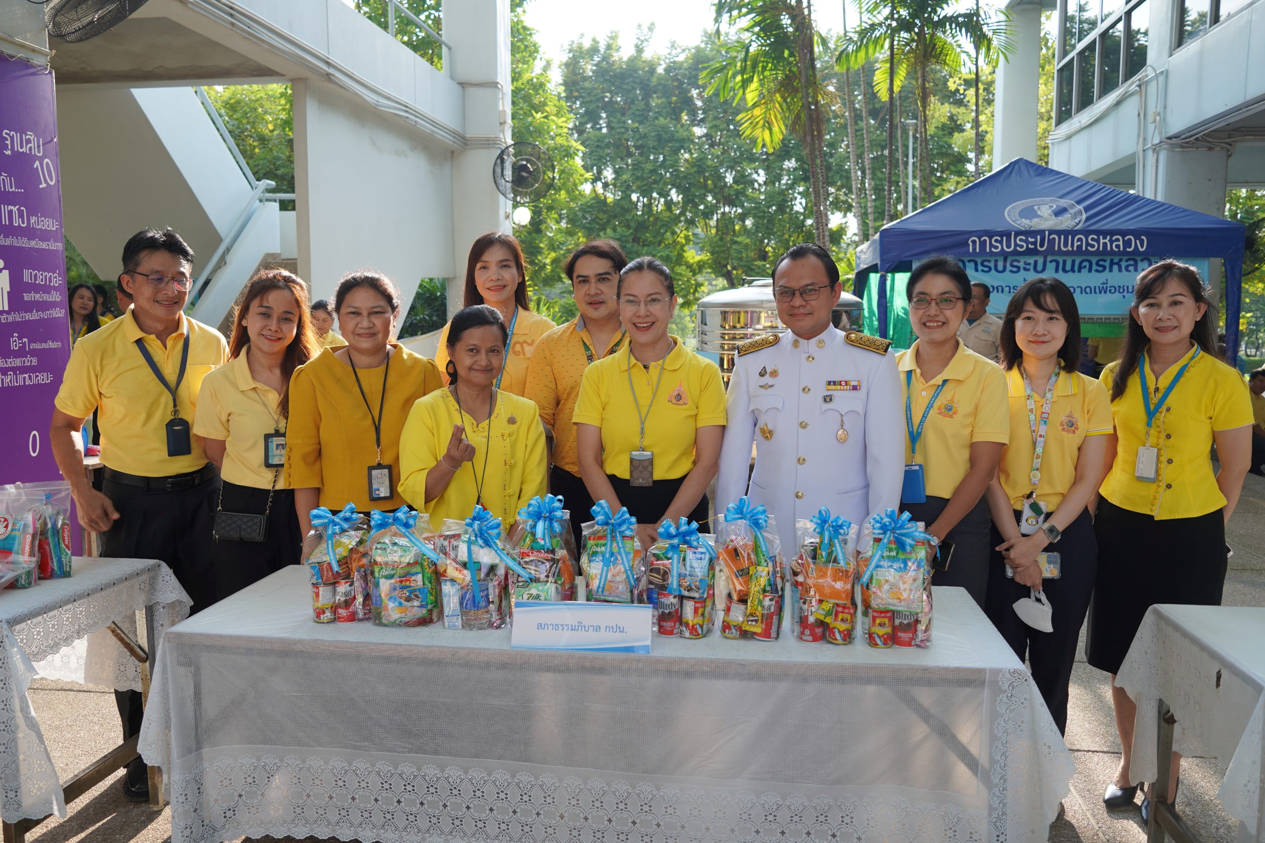 สภาธรรมาภิบาล กปน. ร่วมพิธีทำบุญตักบาตรถวายพระราชกุศล และพิธีวางพวงมาลาถวายราชสักการะ เนื่องในวันนวมินทรมหาราช